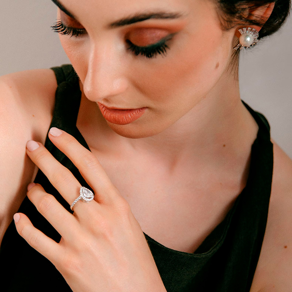 Piercings de mujer en plateria maria alcaudete
