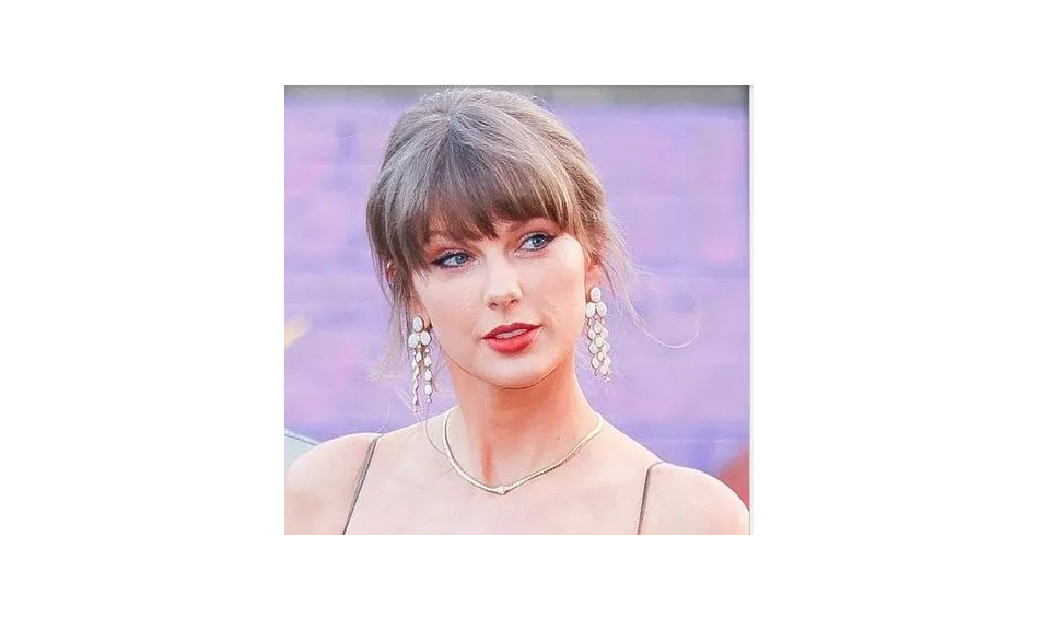 La historia de las joyas de invitada de boda de Taylor Swift 