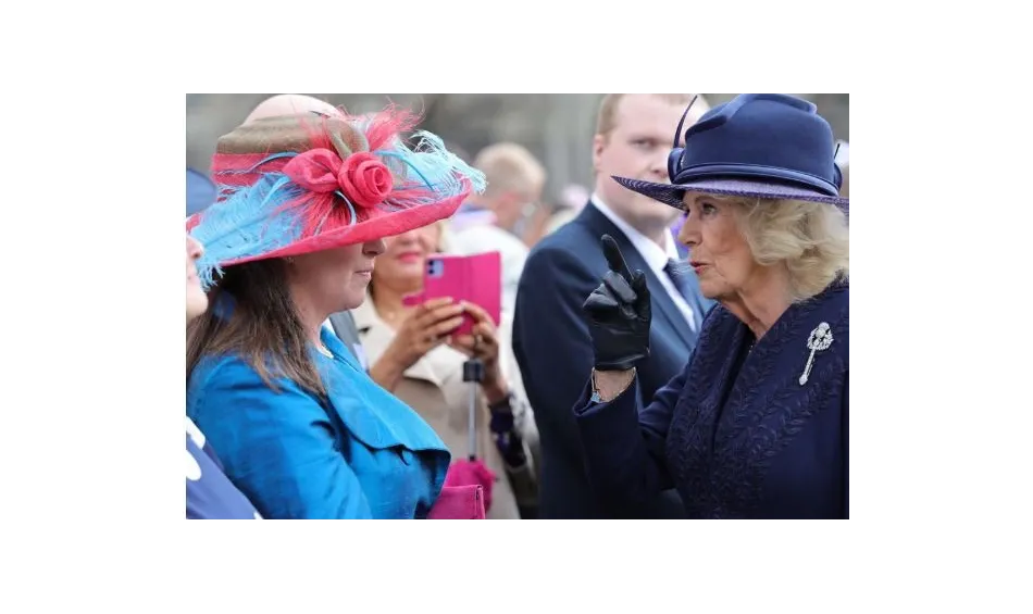 La reina Camilla luce en Escocia el broche flor de cardo