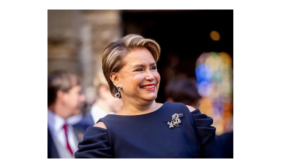 ¿ Como viste la monarquía europea y que precio ?